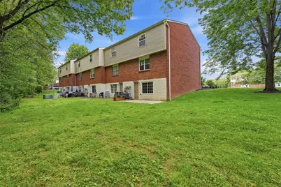 322 Bellford Ct, Cranberry Township, PA 16066 - Photo 3