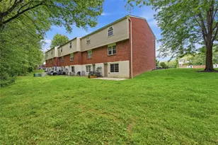 322 Bellford Ct, Cranberry Township, PA 16066 - Photo 3