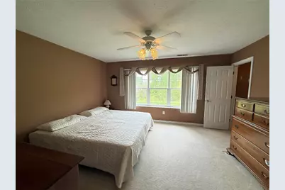 411 Chestnut Ln, Allegheny Township, PA 15613 - Photo 7
