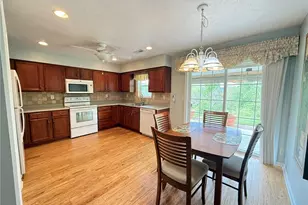 411 Chestnut Ln, Allegheny Township, PA 15613 - Photo 5