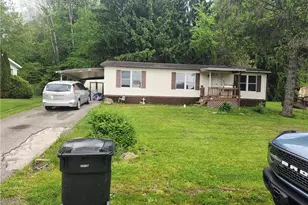 11 Pine Ct, Beaver Falls, PA 15010 - Photo 1