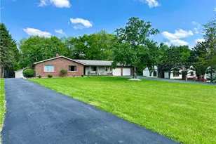 3442 Carmela Dr, Neshannock Township, PA 16105 - Photo 3