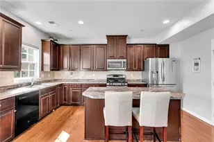 356 Sunrise Dr, Carnegie, PA 15106 - Photo 9