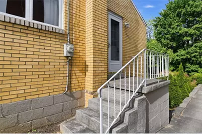 345 Roosevelt Avenue, McKees Rocks, PA 15136 - Photo 5