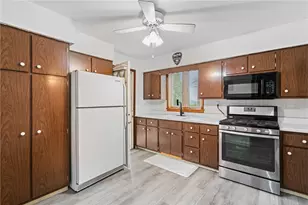 412 Phillips Ave, Stowe Township, PA 15136 - Photo 11