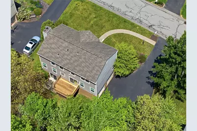 402 Monmouth Dr, Cranberry Township, PA 16066 - Photo 9