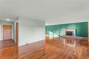 2635 Fairgreen Dr, Pittsburgh, PA 15241 - Photo 5