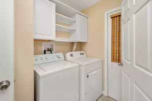 6310 Betsy Dr, Bethel Park, PA 15102 - Photo 9