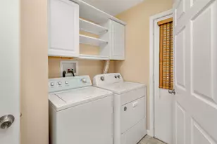 6310 Betsy Dr, Bethel Park, PA 15102 - Photo 9