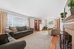 2621 Milford Dr, Bethel Park, PA 15102 - Photo 9