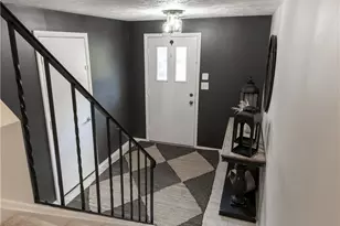 736 Windvue Dr, Robinson Twp, PA 15205 - Photo 5
