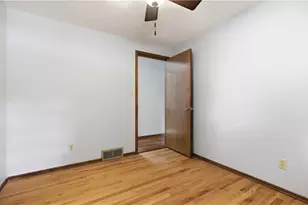 416 Peters Dr, Pittsburgh, PA 15116 - Photo 25