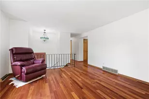 416 Peters Dr, Pittsburgh, PA 15116 - Photo 5