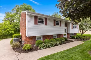 416 Peters Dr, Pittsburgh, PA 15116 - Photo 3