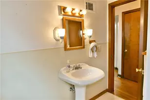 891 Bechtol, Sharon, PA 16146 - Photo 27