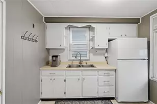 724 St Clair Ave, Jeannette, PA 15644 - Photo 9
