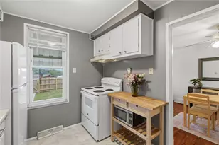 724 St Clair Ave, Jeannette, PA 15644 - Photo 11
