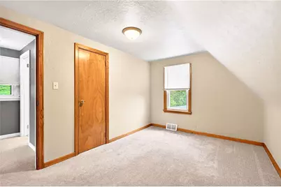 2 Broad St, Jeannette, PA 15644 - Photo 23