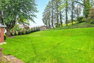 2 Broad St, Jeannette, PA 15644 - Photo 33