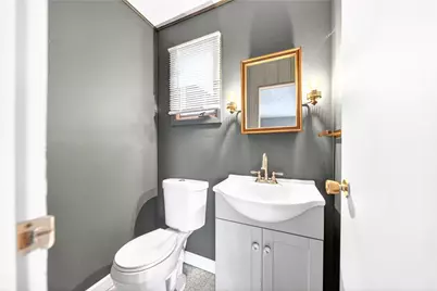 2 Broad St, Jeannette, PA 15644 - Photo 13