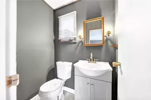 2 Broad St, Jeannette, PA 15644 - Photo 13