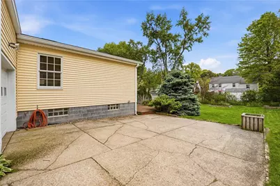 1325 Stanton St, Sharon, PA 16146 - Photo 3