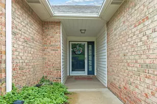 1002 Sunnyfield Ct, Penn Twp, PA 15636 - Photo 3
