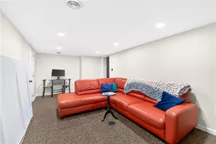 1801 Vollmer Dr, Pittsburgh, PA 15116 - Photo 27