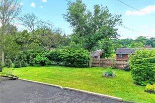 1801 Vollmer Dr, Pittsburgh, PA 15116 - Photo 35
