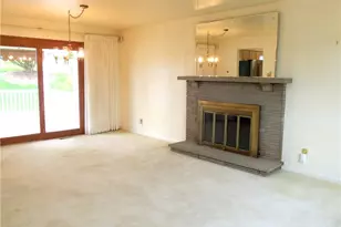 640 Longvue Dr, Chartiers, PA 15342 - Photo 3