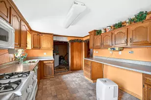 571 Main St, North Huntingdon, PA 15642 - Photo 3