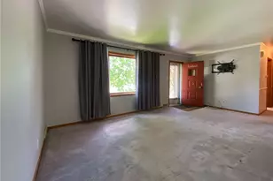 128 Clover Dr, Center Township, PA 15061 - Photo 3