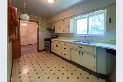 128 Clover Dr, Center Township, PA 15061 - Photo 5