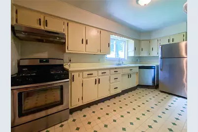 128 Clover Dr, Center Township, PA 15061 - Photo 7