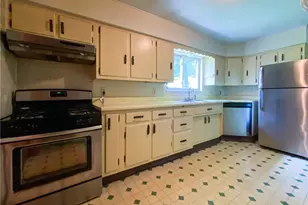 128 Clover Dr, Center Township, PA 15061 - Photo 7