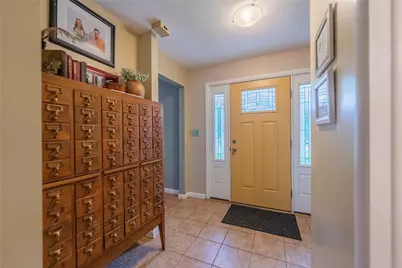 123 Southview Dr, Lancaster Township, PA 16037 - Photo 3
