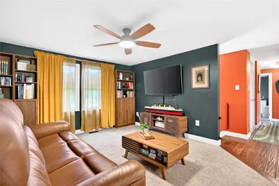215 Princeton Dr, Center Township, PA 15001 - Photo 3