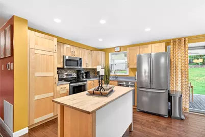 215 Princeton Dr, Center Township, PA 15001 - Photo 7
