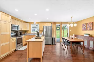 215 Princeton Dr, Center Township, PA 15001 - Photo 5