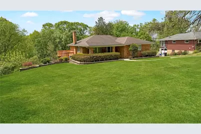 39 Greenview Dr, Robinson Twp, PA 15136 - Photo 3