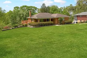 39 Greenview Dr, Robinson Twp, PA 15136 - Photo 3
