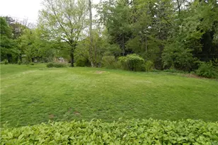 111 Wedgewood Dr, Ross Twp, PA 15229 - Photo 9