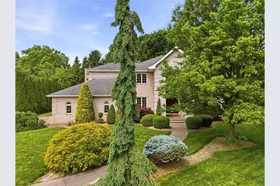 7 Grayhurst Dr, Wilkins Township, PA 15235 - Photo 3