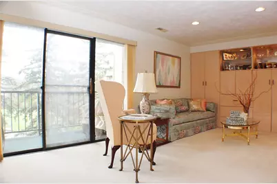 7277 Beacon Hill Dr, Pittsburgh, PA 15221 - Photo 3
