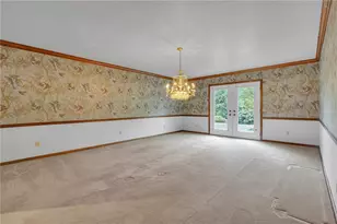 450 Knollwood Cir, Economy, PA 15042 - Photo 11