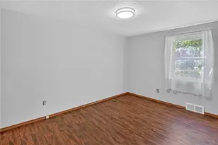 1411 Cardinal Dr, Scott Township, PA 15243 - Photo 9