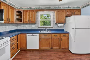 1411 Cardinal Dr, Scott Township, PA 15243 - Photo 7