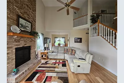 105 Sunburst Ct, Center Township, PA 16001 - Photo 5