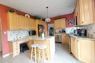105 Sunburst Ct, Center Township, PA 16001 - Photo 7