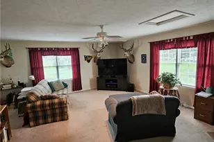 105 Sunburst Ct, Center Township, PA 16001 - Photo 37